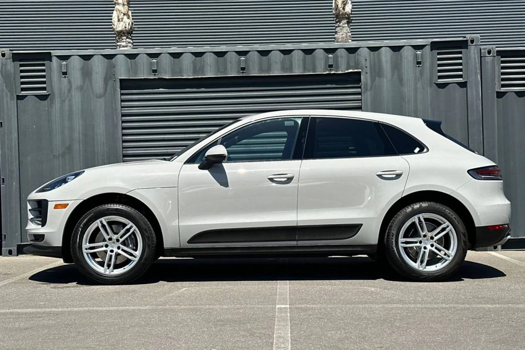 2021 Porsche Macan - Image 2 of 5