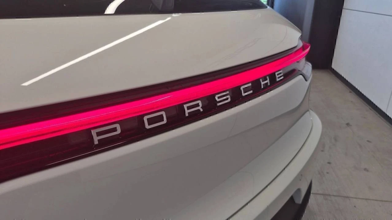 2021 Porsche Macan - Image 4 of 5