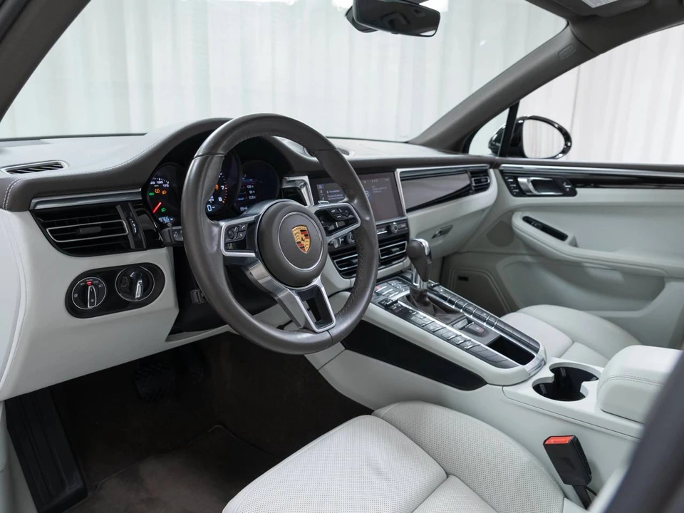 2021 Porsche Macan - Image 4 of 5