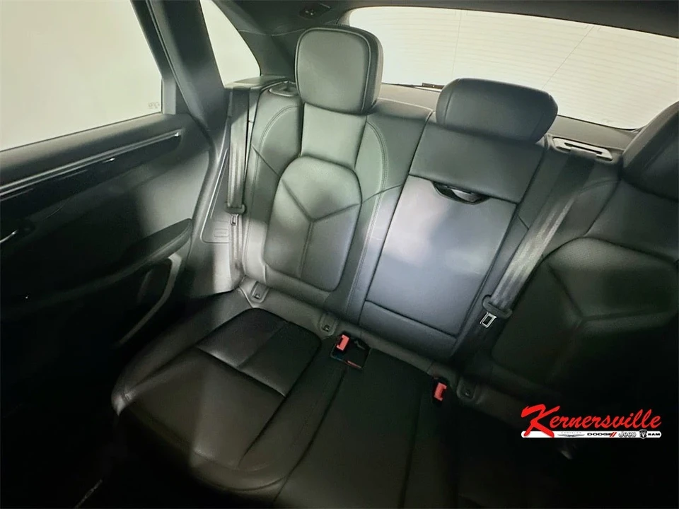 2021 Porsche Macan - Image 12 of 21