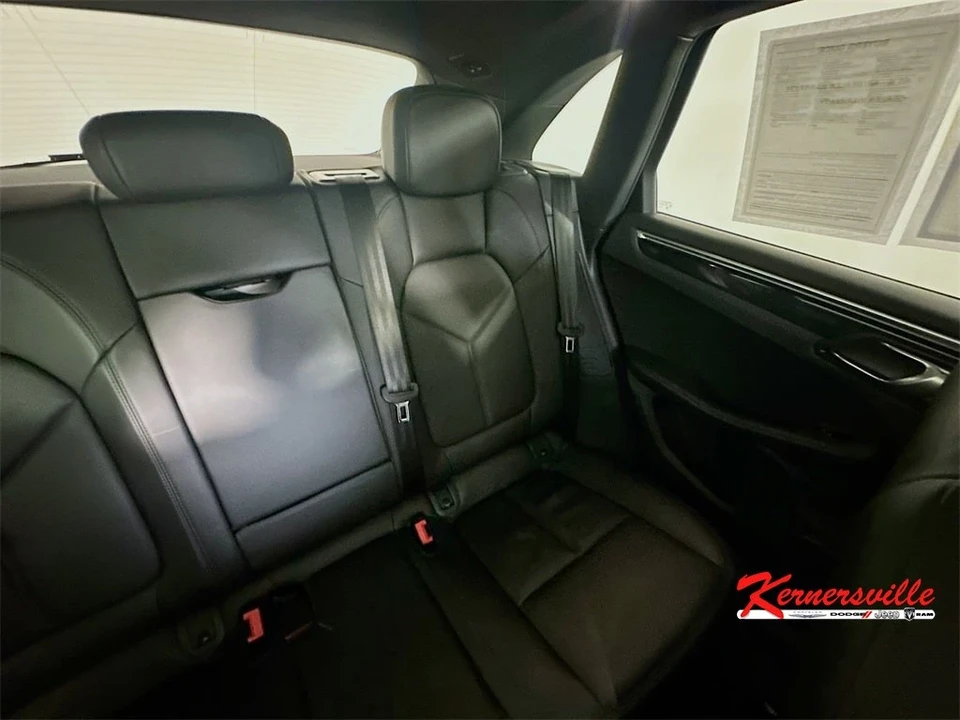 2021 Porsche Macan - Image 14 of 21