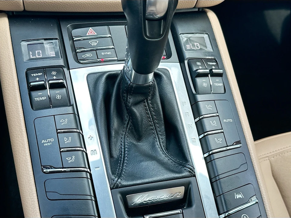 2021 Porsche Macan - Image 20 of 21
