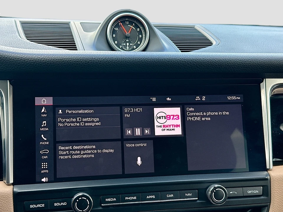 2021 Porsche Macan - Image 18 of 21