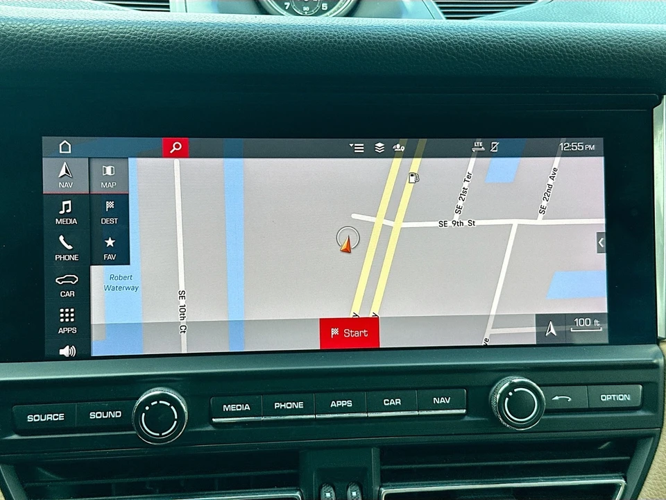 2021 Porsche Macan - Image 16 of 21