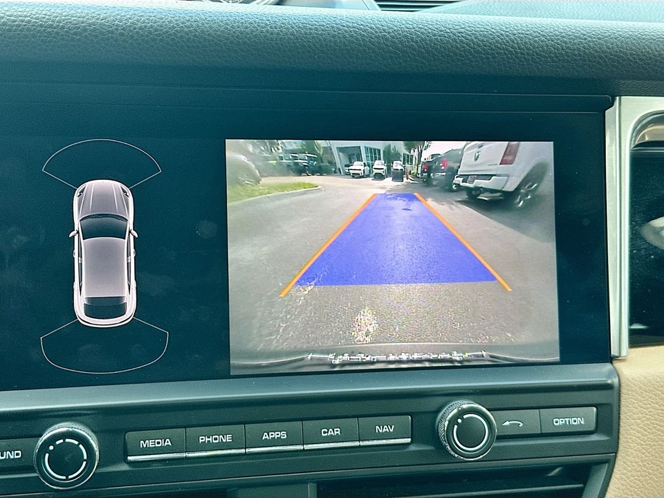 2021 Porsche Macan - Image 17 of 21