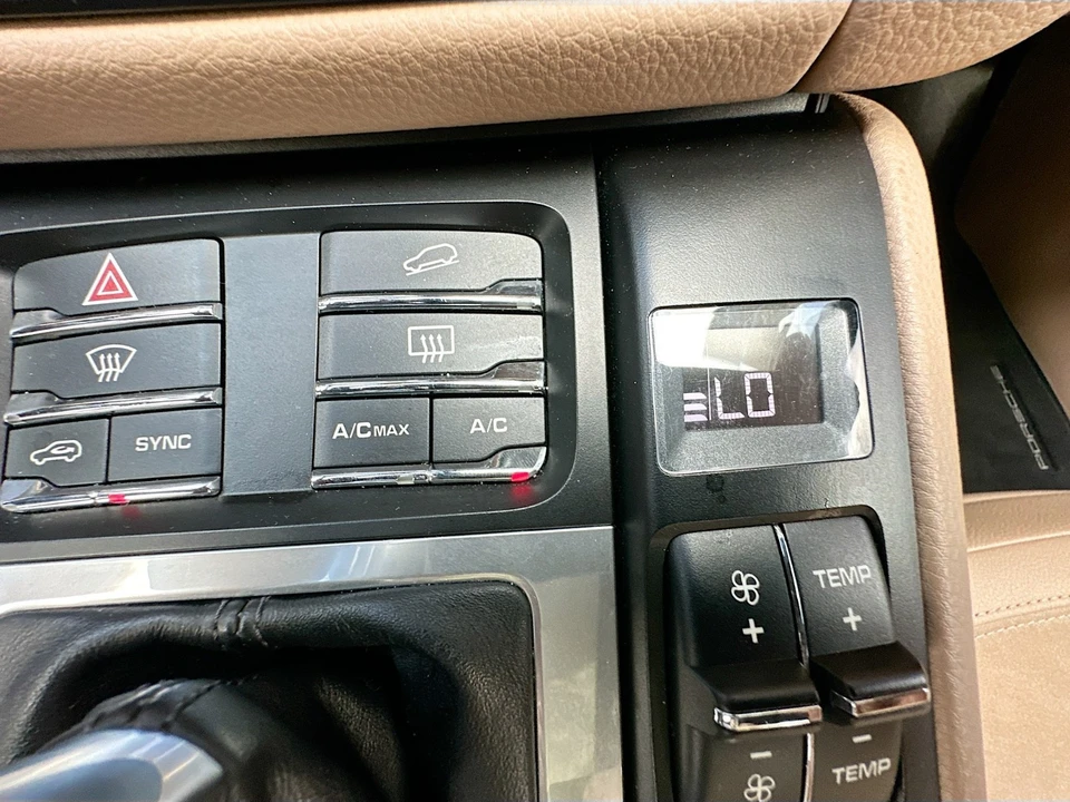 2021 Porsche Macan - Image 19 of 21