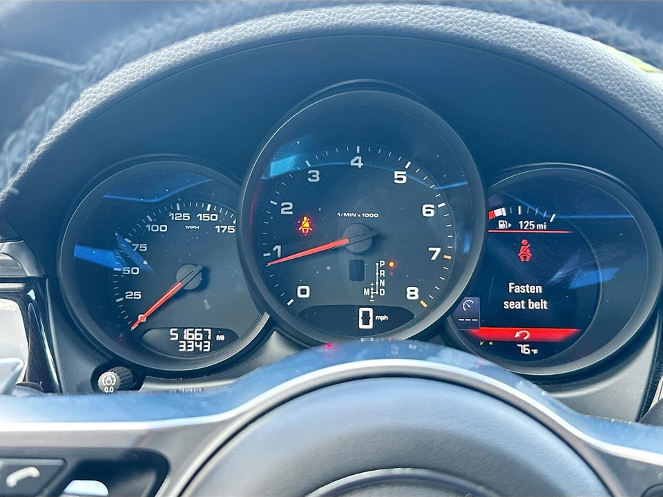 2021 Porsche Macan - Image 15 of 21