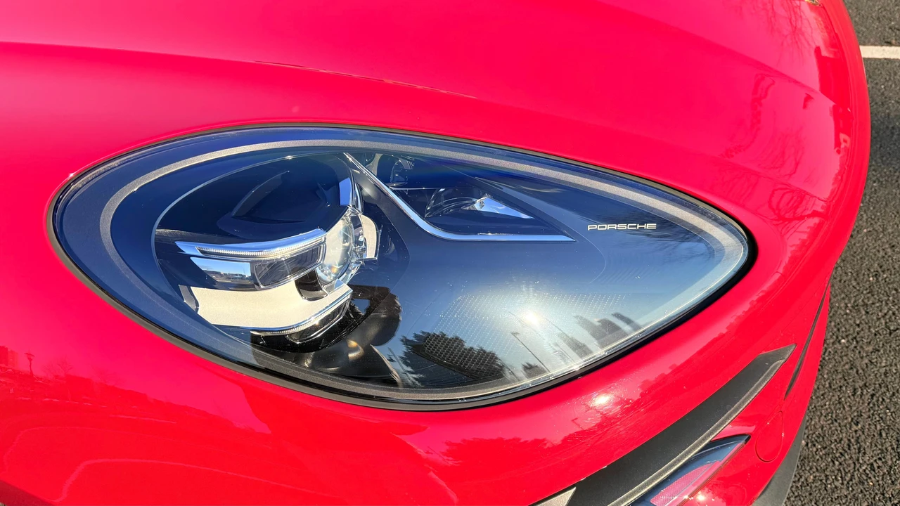 2021 Porsche Macan - Image 18 of 31