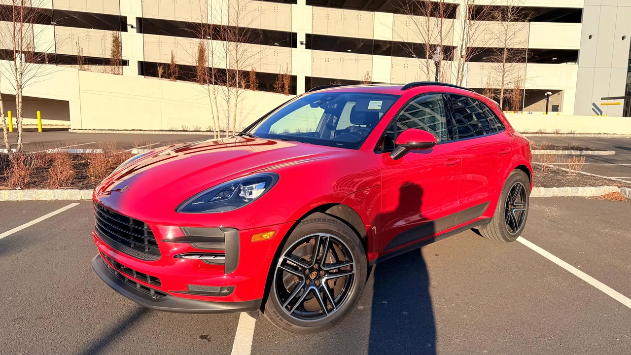 2021 Porsche Macan - Image 11 of 31