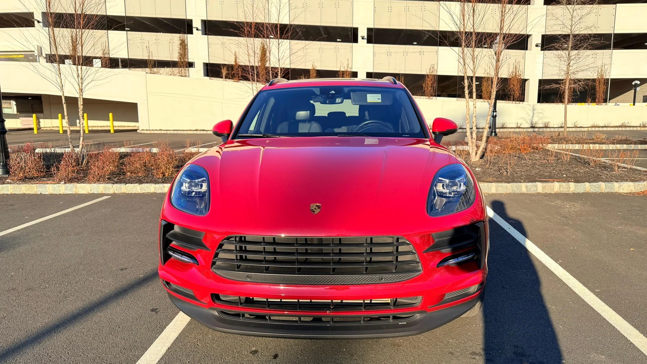 2021 Porsche Macan - Image 9 of 31