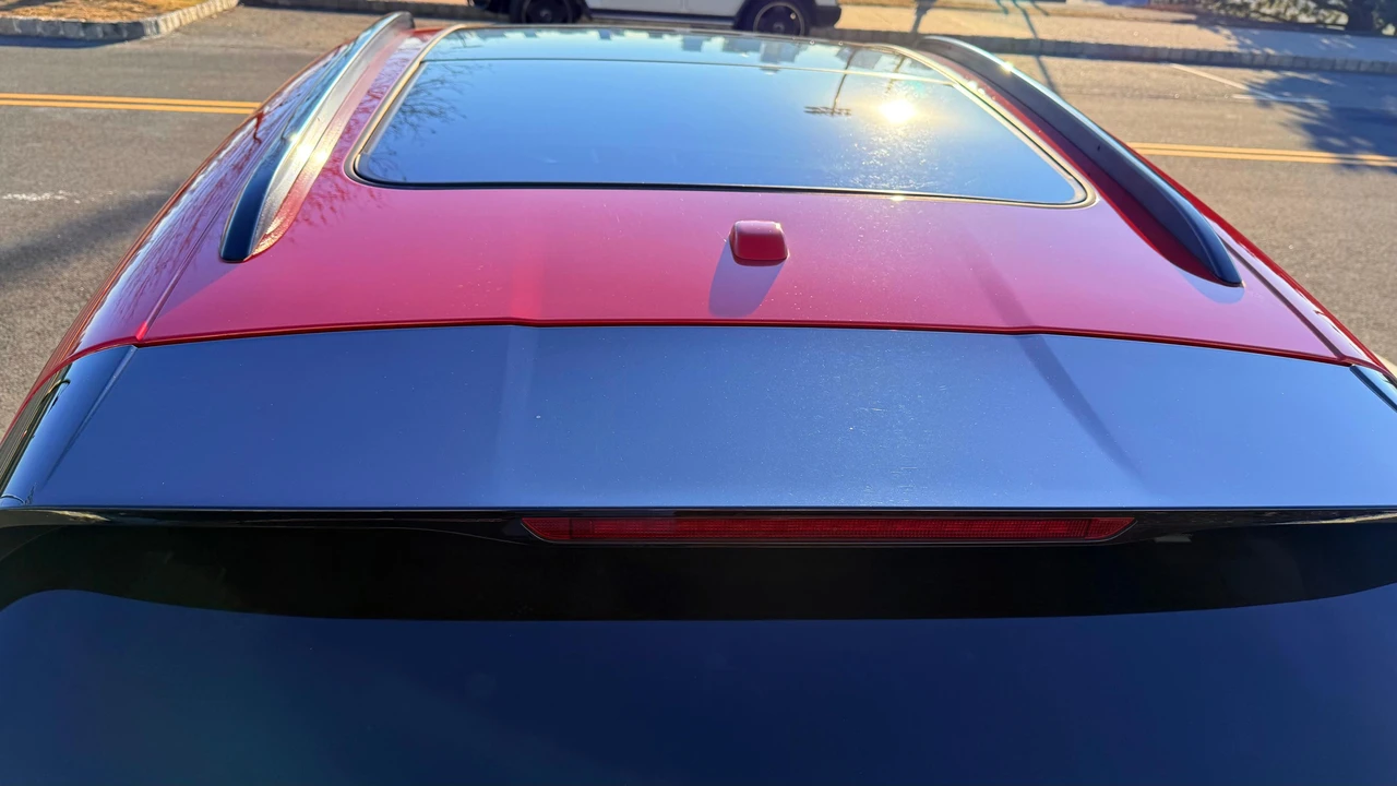 2021 Porsche Macan - Image 26 of 31