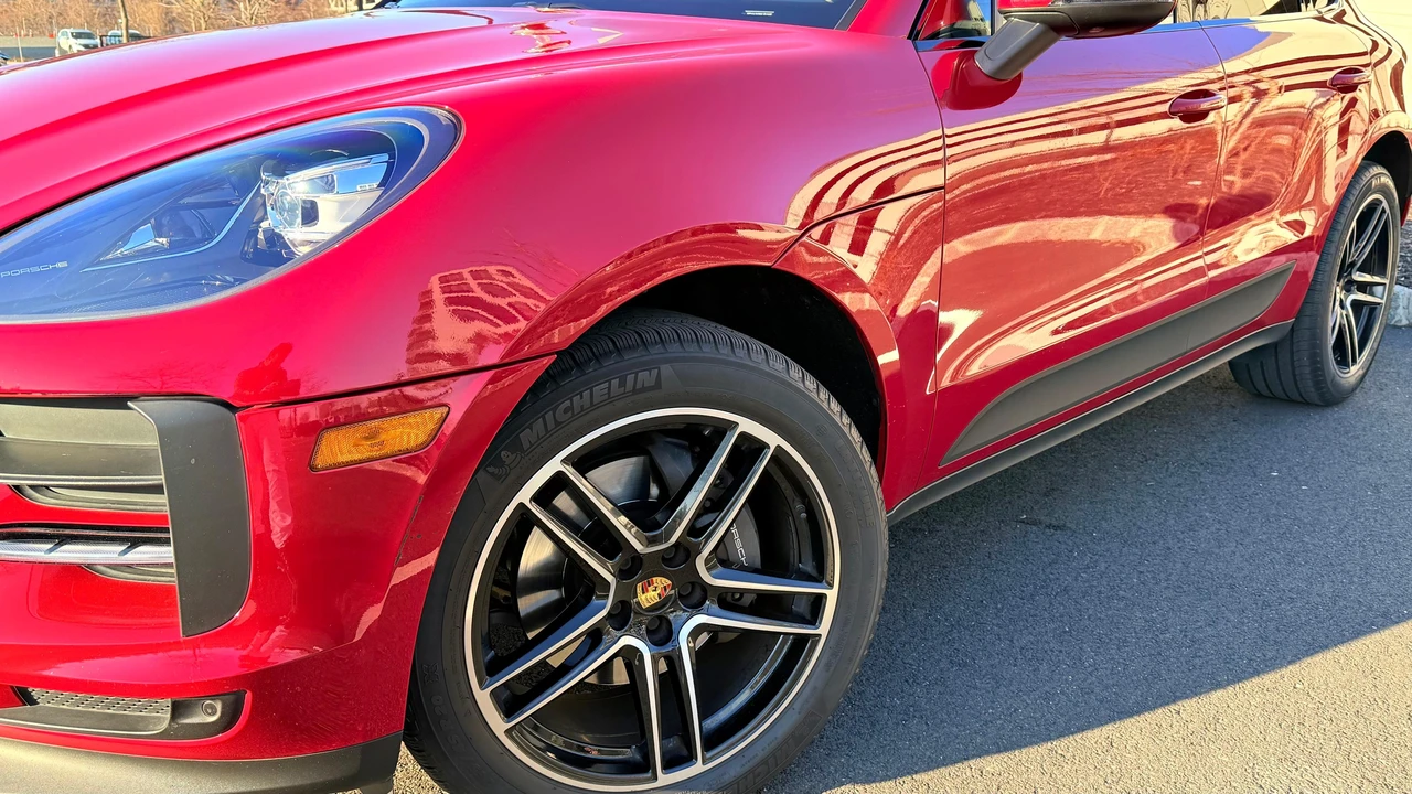 2021 Porsche Macan - Image 21 of 31