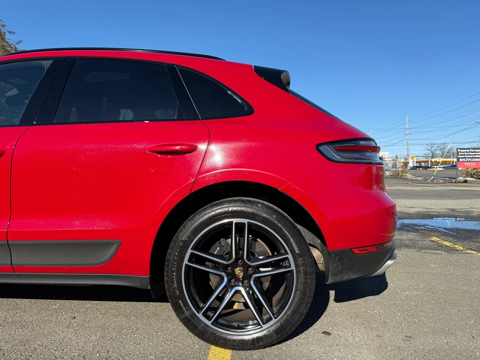 2021 Porsche Macan - Image 25 of 31