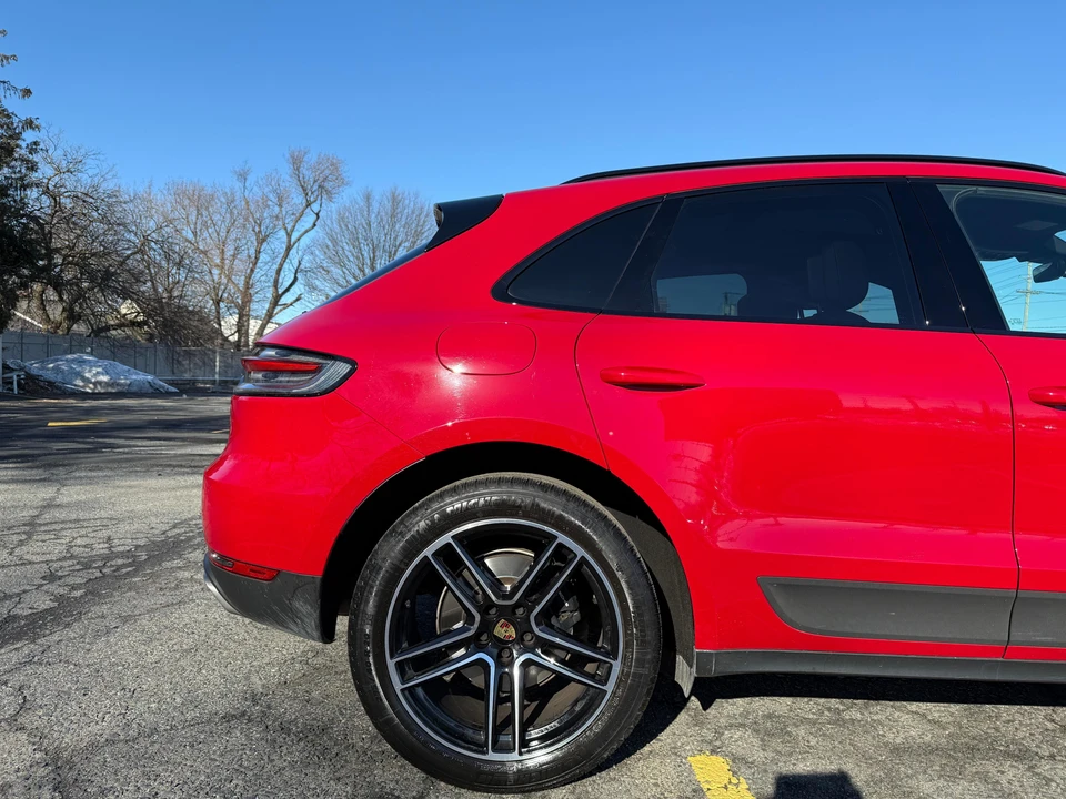 2021 Porsche Macan - Image 30 of 31
