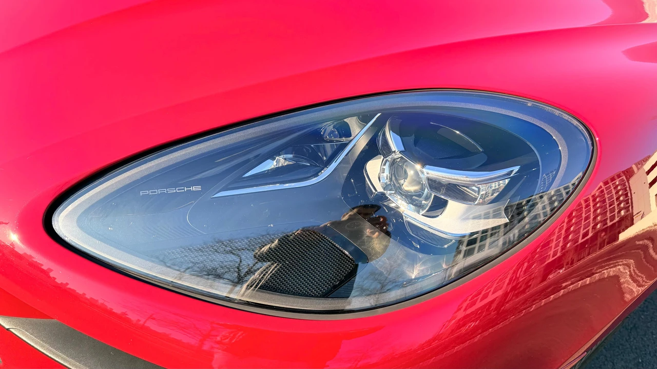 2021 Porsche Macan - Image 20 of 31