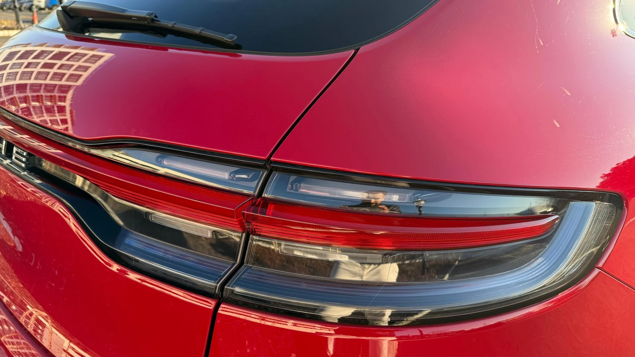 2021 Porsche Macan - Image 29 of 31