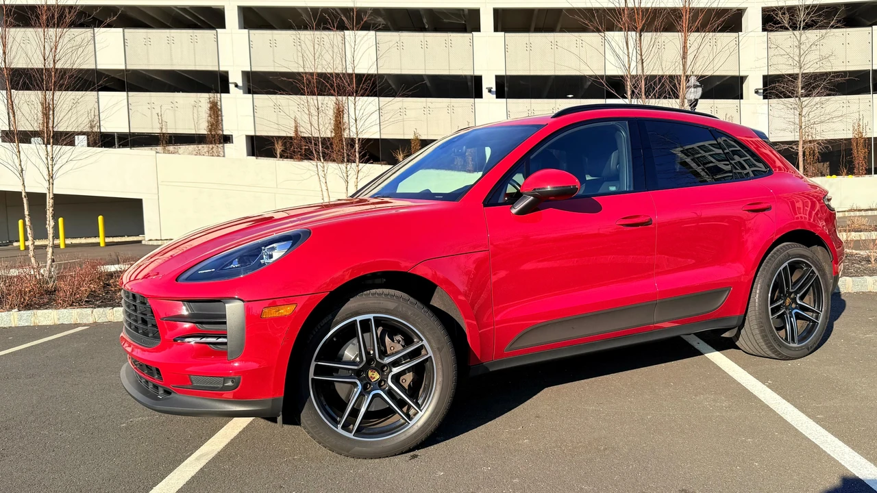 2021 Porsche Macan - Image 12 of 31