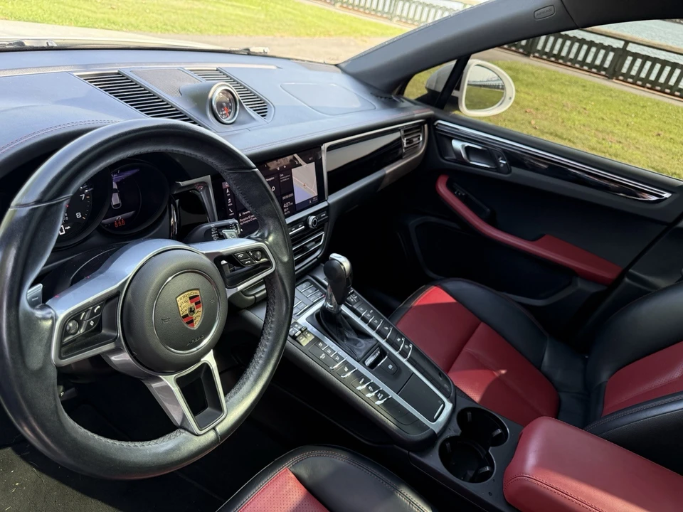 2021 Porsche Macan - Image 8 of 10