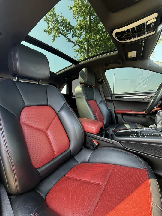 2021 Porsche Macan - Image 9 of 10