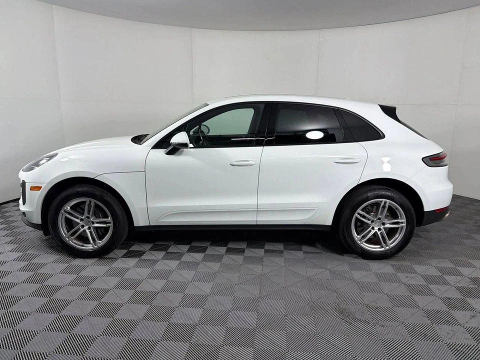 2021 Porsche Macan - Image 2 of 5