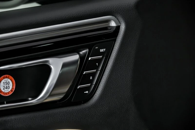 2021 Porsche Macan - Image 19 of 21