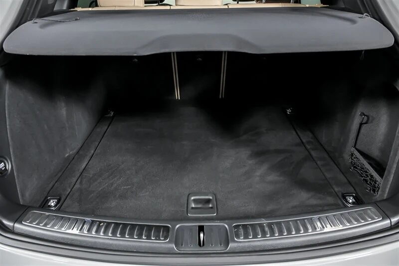2021 Porsche Macan - Image 16 of 21
