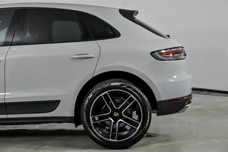 2021 Porsche Macan - Image 9 of 21