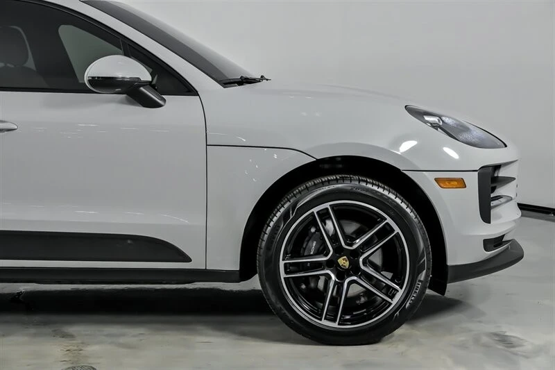 2021 Porsche Macan - Image 15 of 21