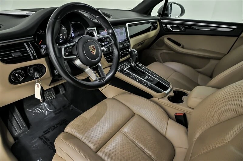 2021 Porsche Macan - Image 20 of 21