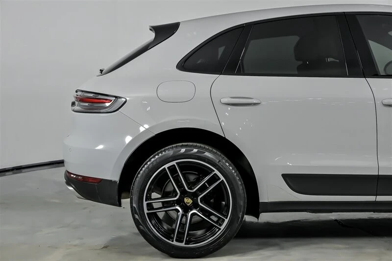 2021 Porsche Macan - Image 13 of 21