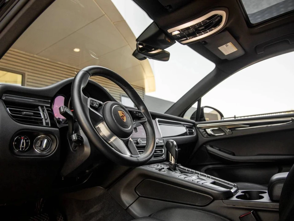 2021 Porsche Macan - Image 4 of 5
