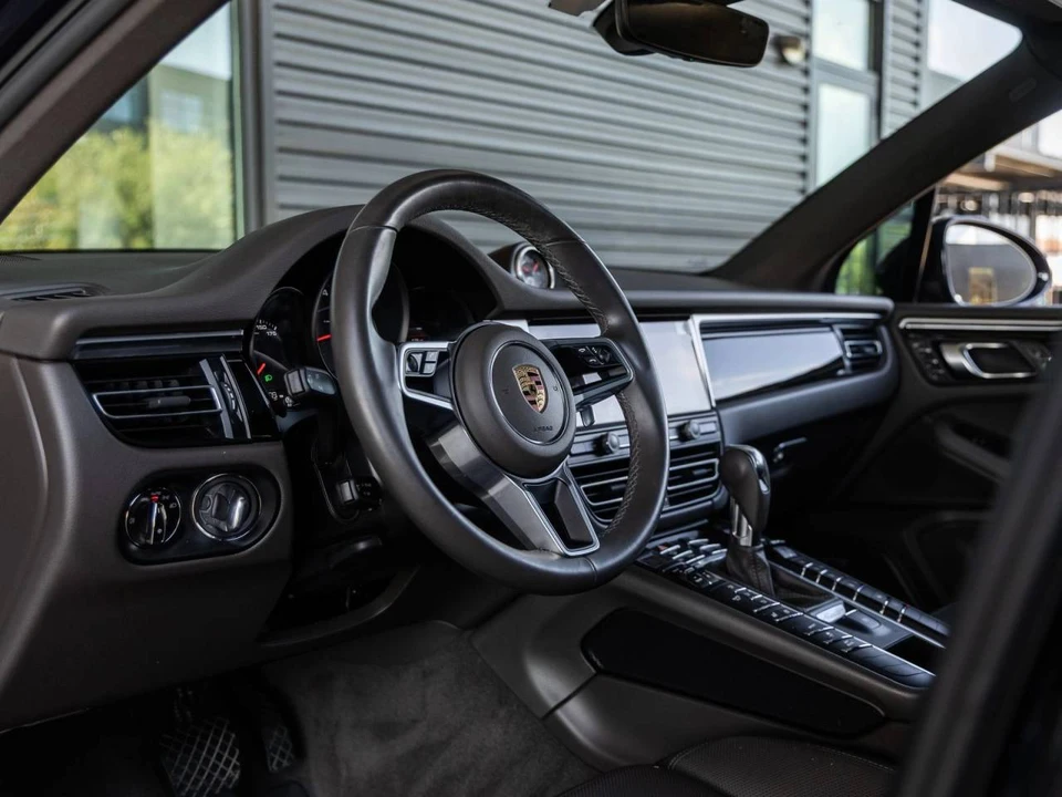 2021 Porsche Macan - Image 4 of 5