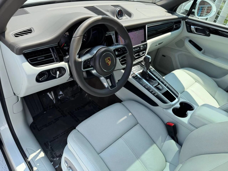 2021 Porsche Macan - Image 4 of 5