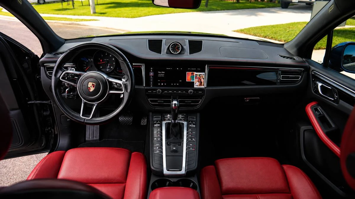 2021 Porsche Macan - Image 7 of 11