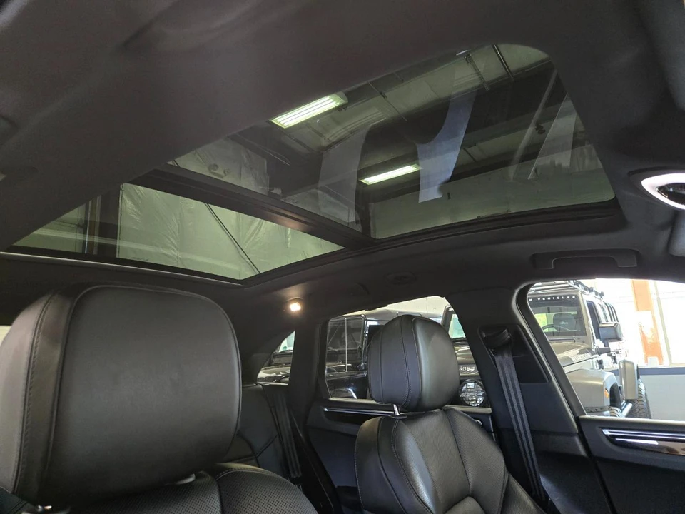 2021 Porsche Macan - Image 14 of 17