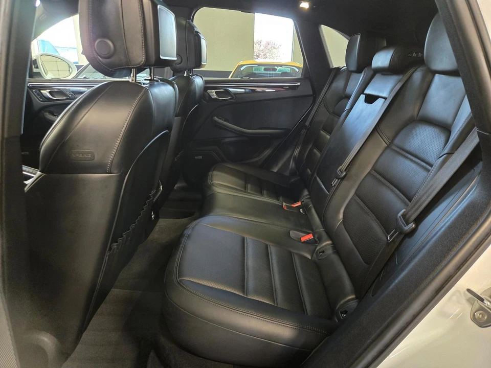 2021 Porsche Macan - Image 9 of 17