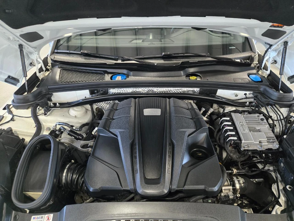2021 Porsche Macan - Image 17 of 17