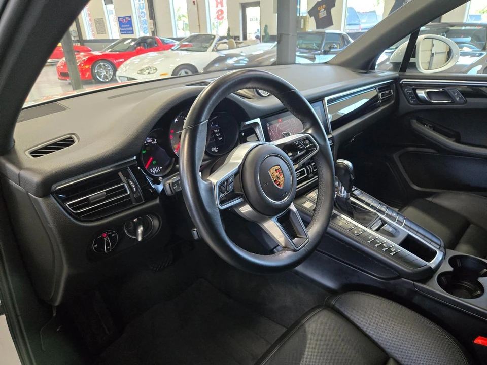 2021 Porsche Macan - Image 7 of 17