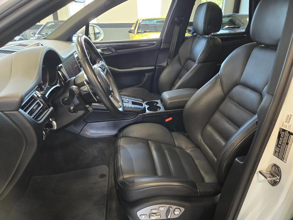 2021 Porsche Macan - Image 8 of 17