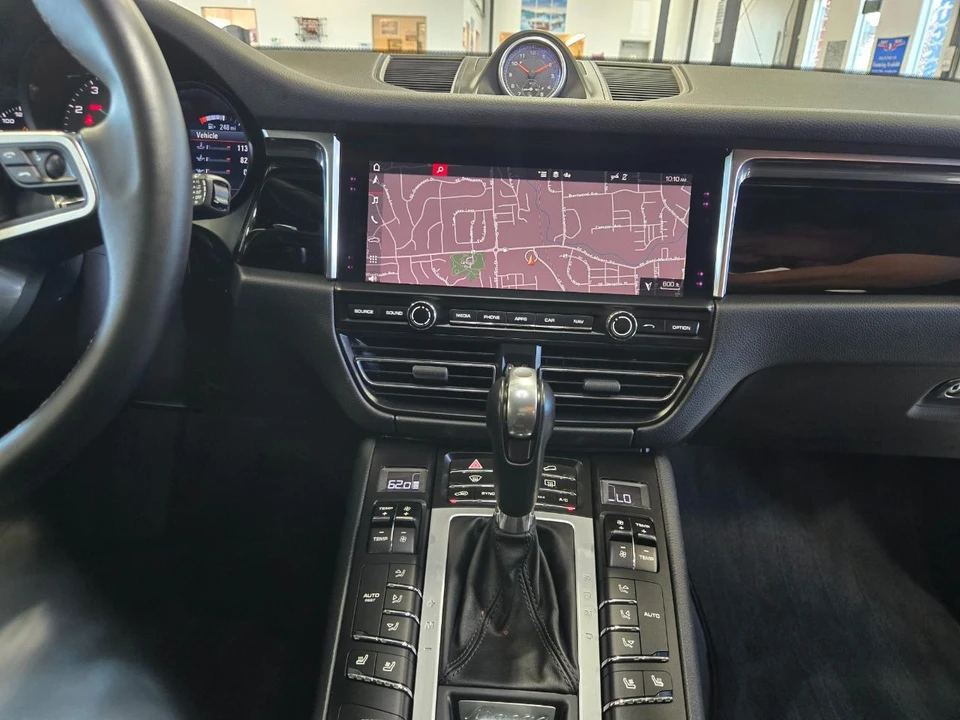 2021 Porsche Macan - Image 13 of 17