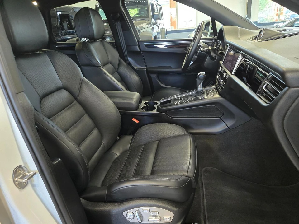 2021 Porsche Macan - Image 12 of 17