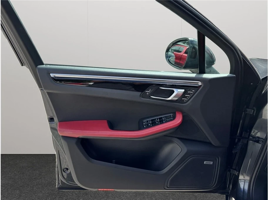 2021 Porsche Macan - Image 20 of 21