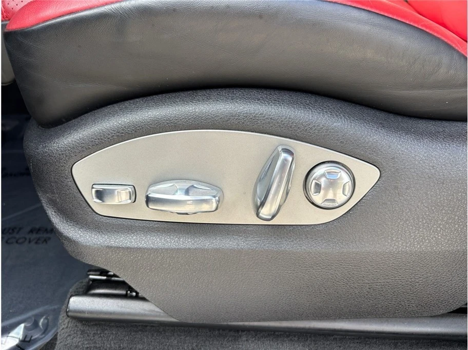 2021 Porsche Macan - Image 19 of 21