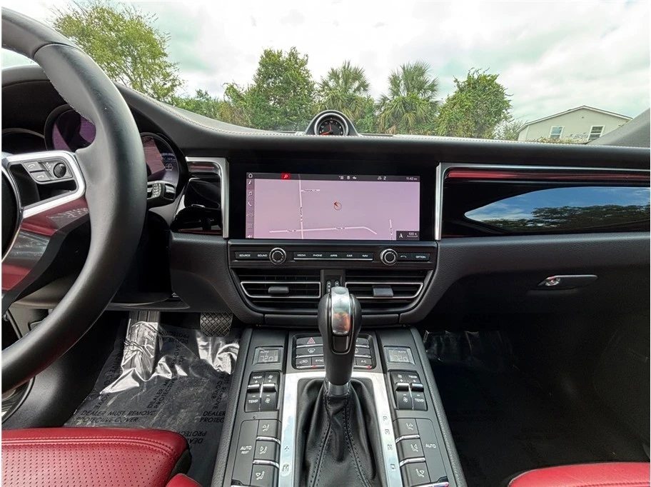 2021 Porsche Macan - Image 11 of 21