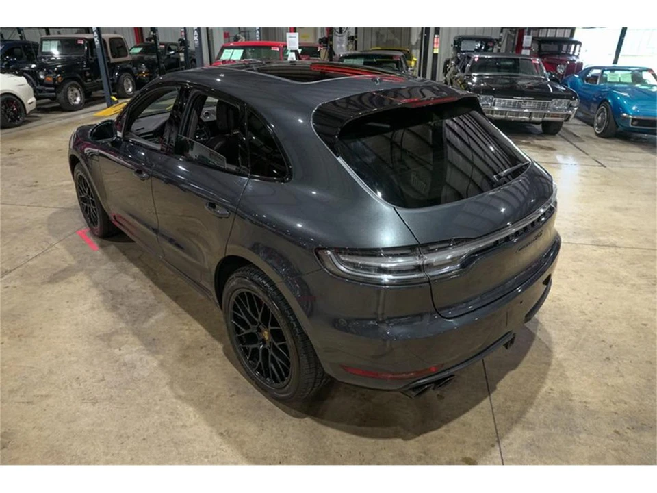 2021 Porsche Macan - Image 16 of 31
