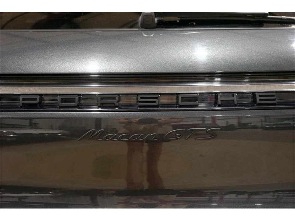 2021 Porsche Macan - Image 22 of 31