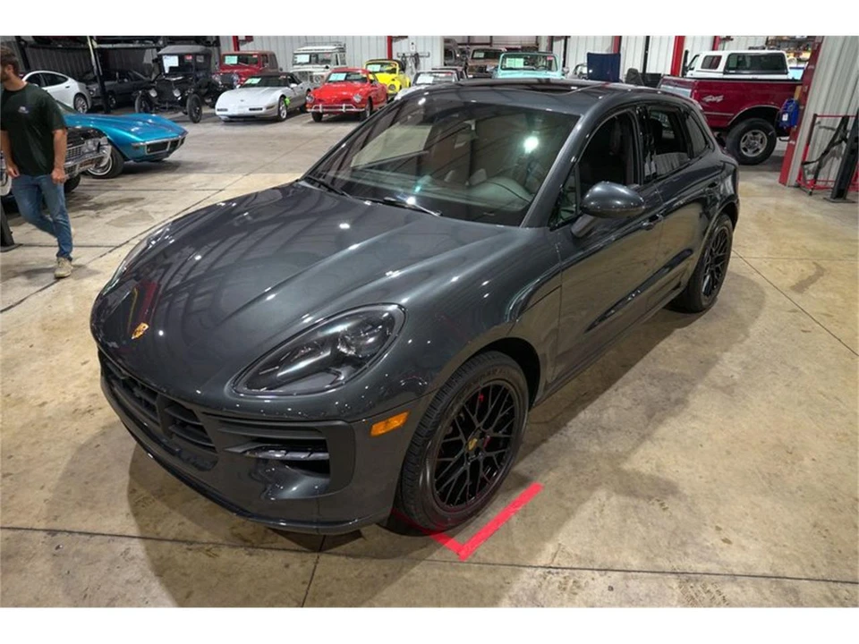 2021 Porsche Macan - Image 15 of 31