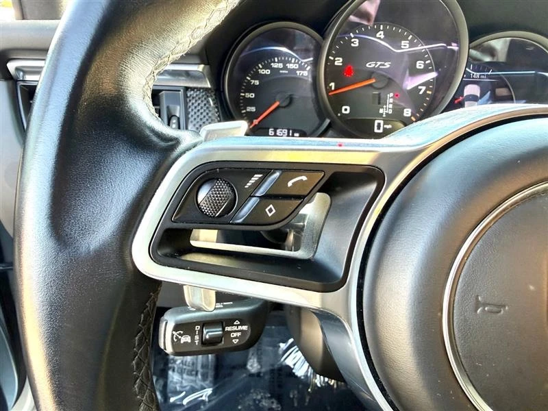 2021 Porsche Macan - Image 12 of 17