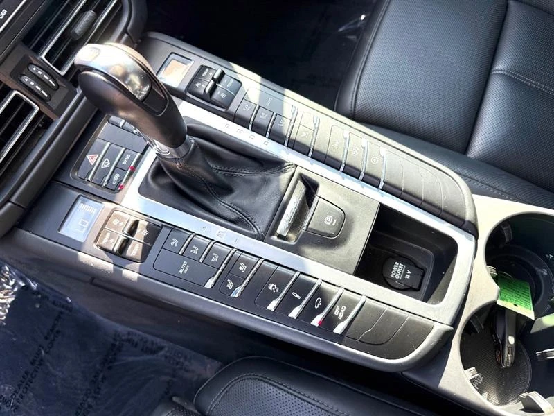 2021 Porsche Macan - Image 7 of 17