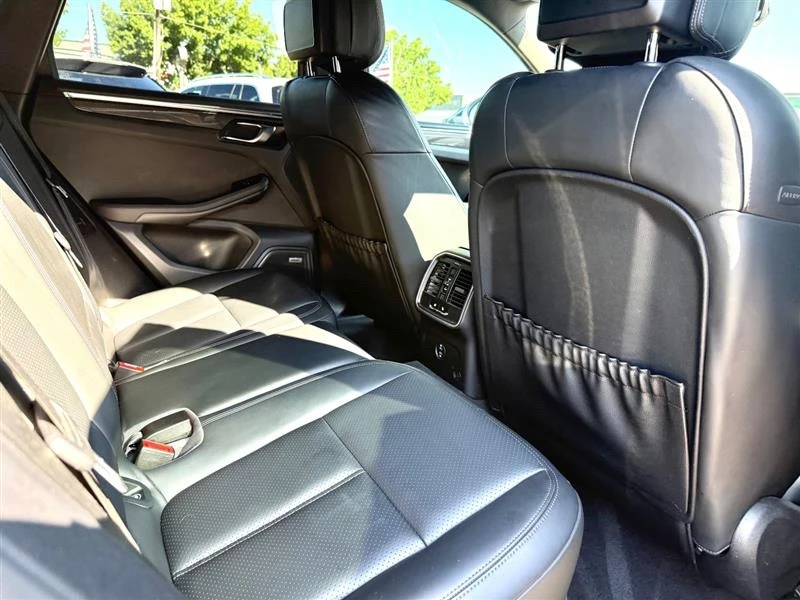 2021 Porsche Macan - Image 14 of 17